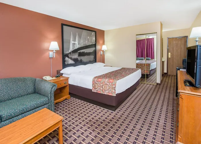 Super 8 By Wyndham Charleston Sikeston East Mo Motel