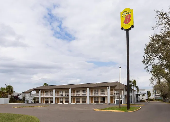 Super 8 By Wyndham Ellenton Bradenton Area Motel