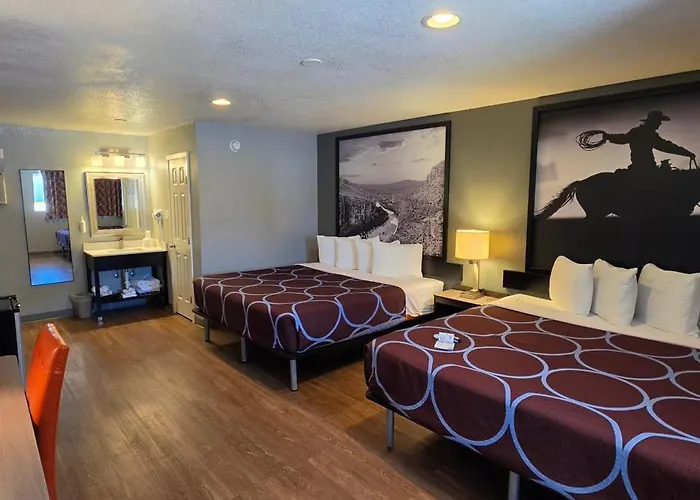 Super 8 By Wyndham Sonora Motel