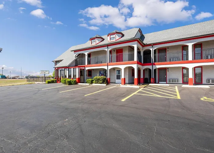Super 8 By Wyndham Norman West Ok Motel