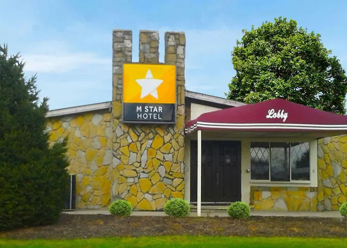 M Star Columbus North Motel