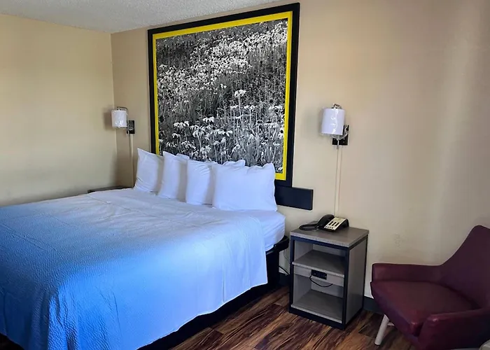 Super 8 By Wyndham Lumberton Nc Motel