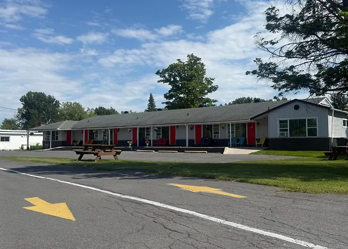 Nites Inn Motel Cornwall
