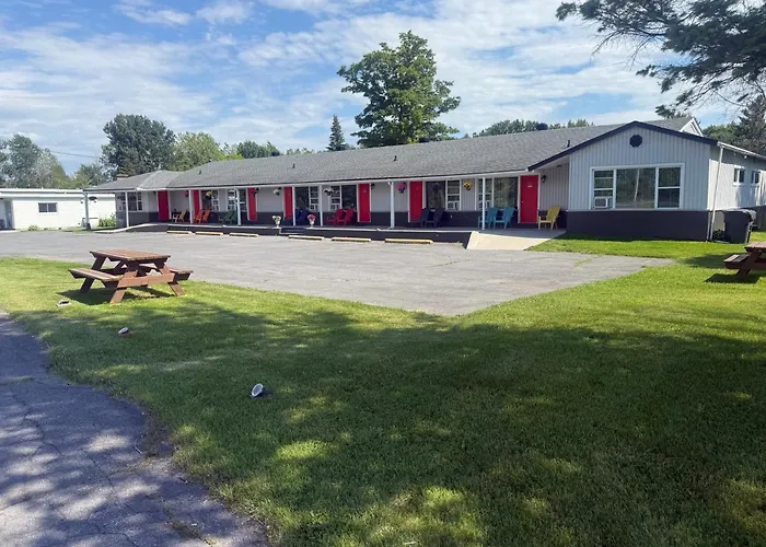 Nites Inn Motel Cornwall