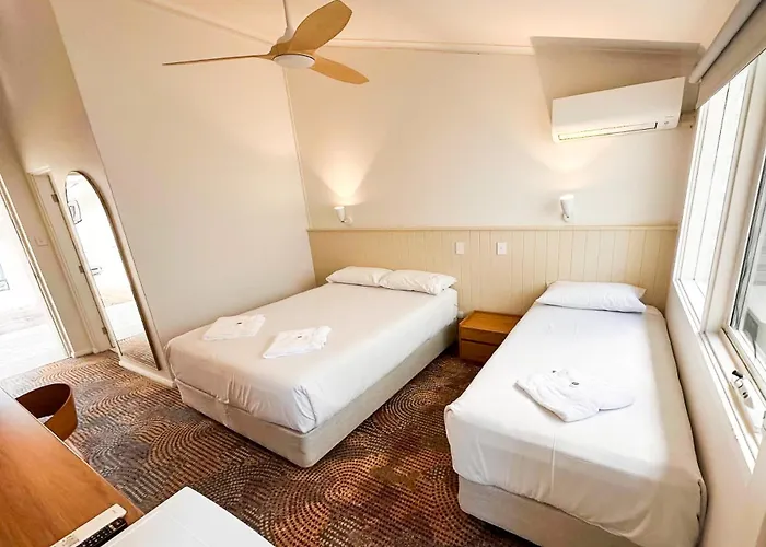 Bateau Bay Hotel