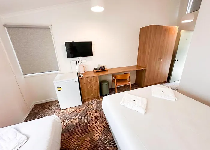 Bateau Bay Hotel