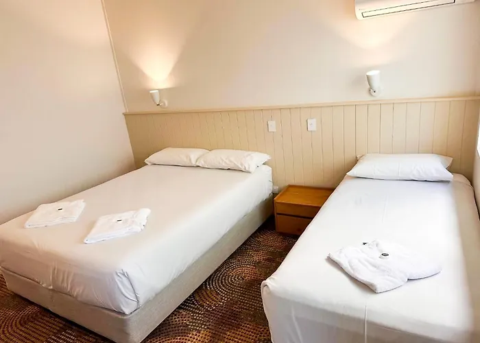 Bateau Bay Hotel