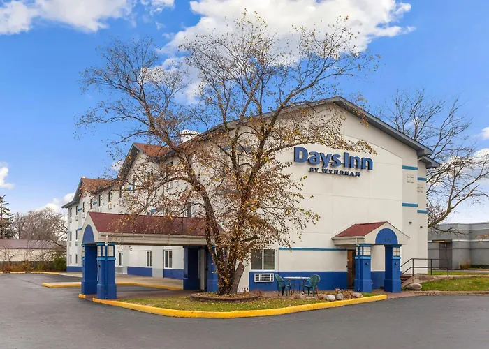 Days Inn By Wyndham Waukegan Great Lakes-Free Breakfast And Naval Base Shuttle