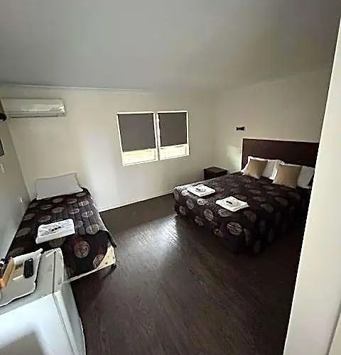 Coal N Cattle Hotel Motel Moura