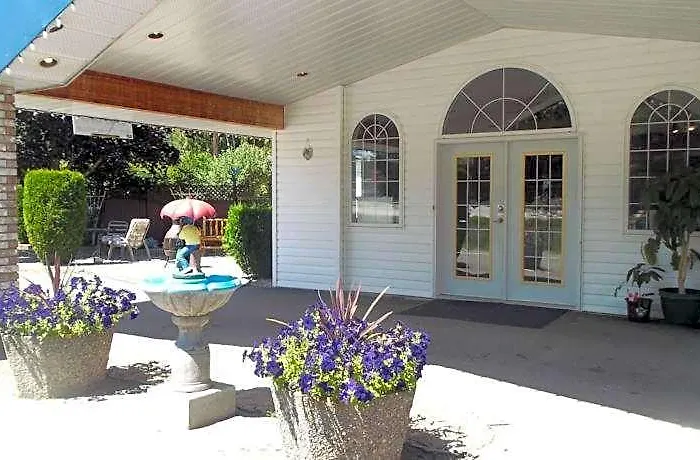 Anchor Riverfront Motel Sicamous