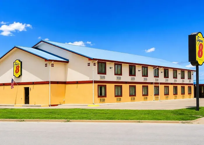 Super 8 By Wyndham Champaign Motel