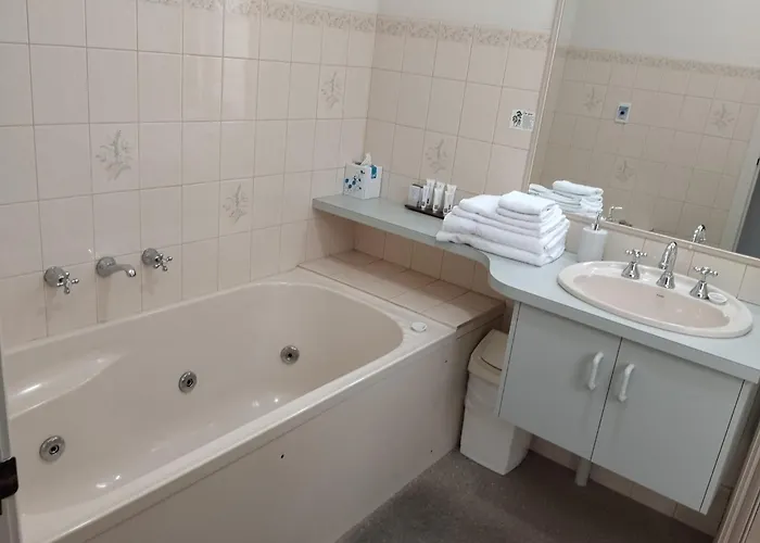 Deniliquin Country Club Motor Inn