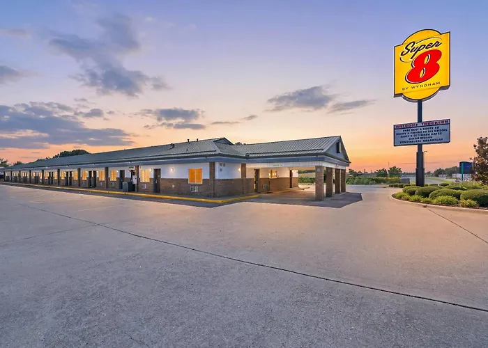 Super 8 By Wyndham Siloam Springs Motel