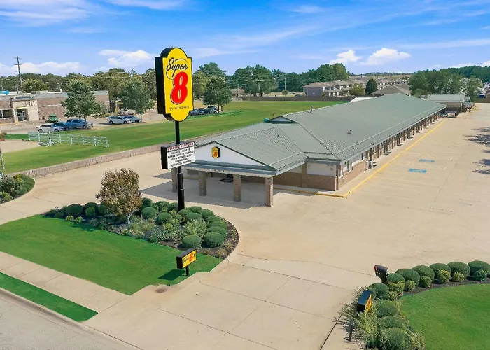 Super 8 By Wyndham Siloam Springs Motel