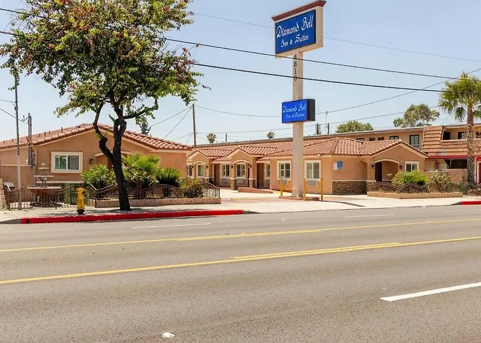 Diamond Bell Inn & Suites