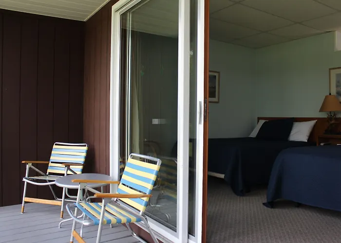 Sandy Point Motel Long Lake