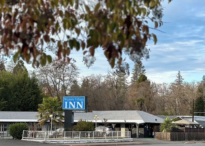 Western Village Inn-Newly Renovated Willits