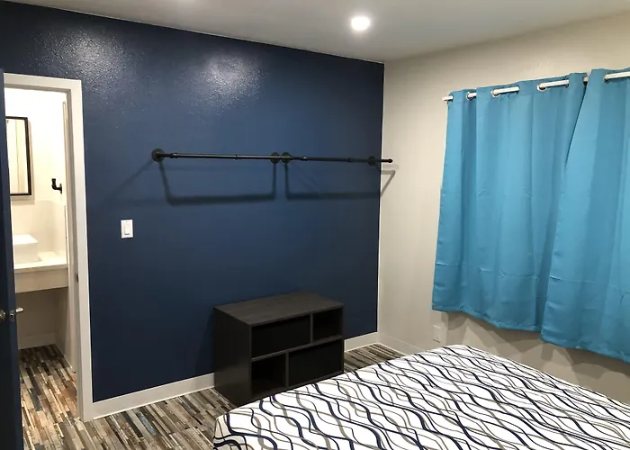Tradewinds Motel Lakewood