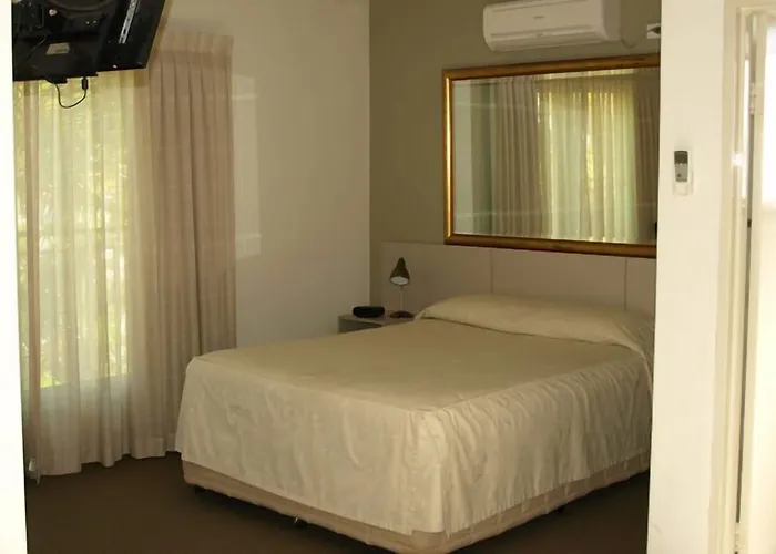 Francis Phillip Motor Inn And The Lodge Singleton