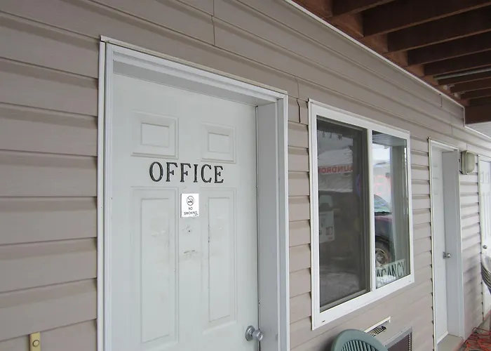 Kacee'S Northern Suites Fort Nelson