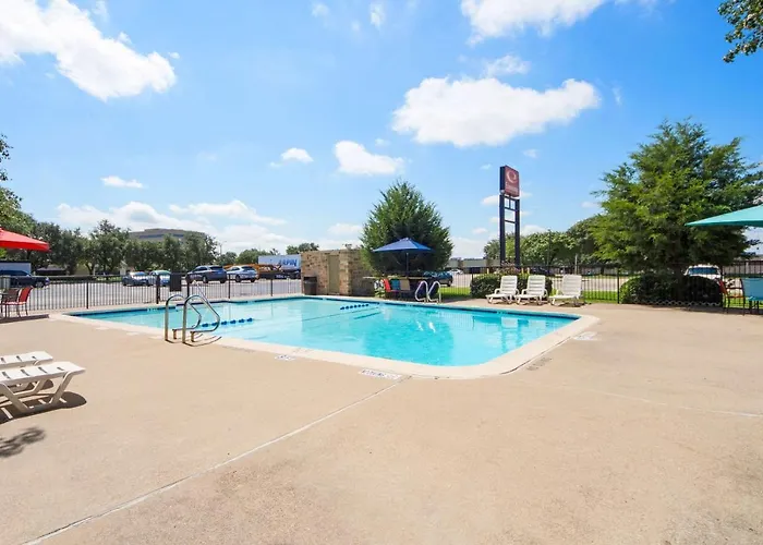 Econo Lodge Airport I-35 North Farmers Branch